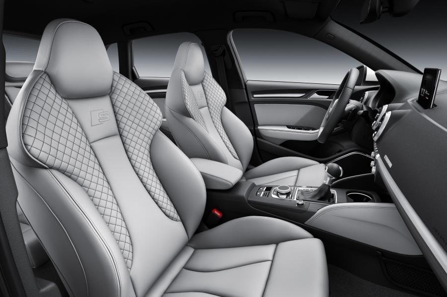 Интерьер Audi A3 Sportback e-tron (8V) 2016 года  (фото 8 из 31)